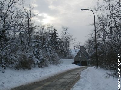 une maison dans la neige